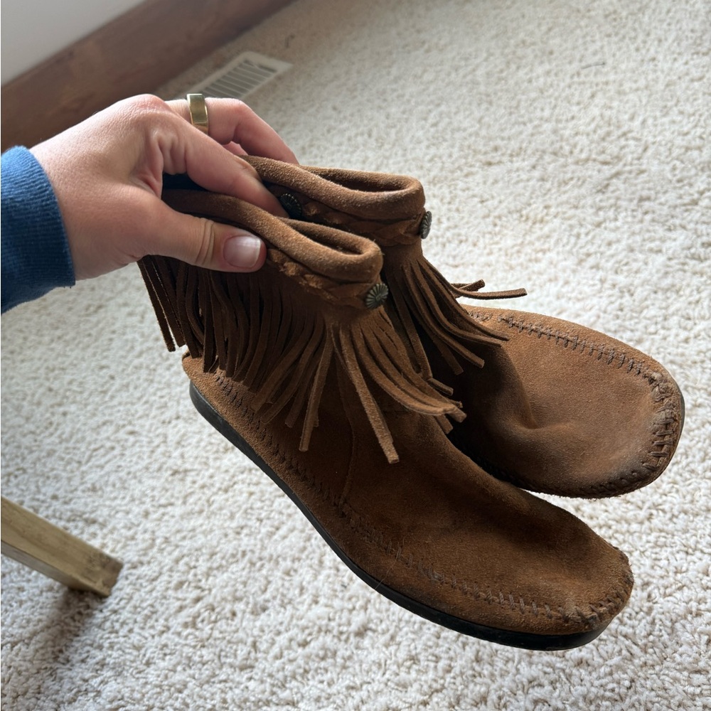 Minnetonka Fringe Moccasins